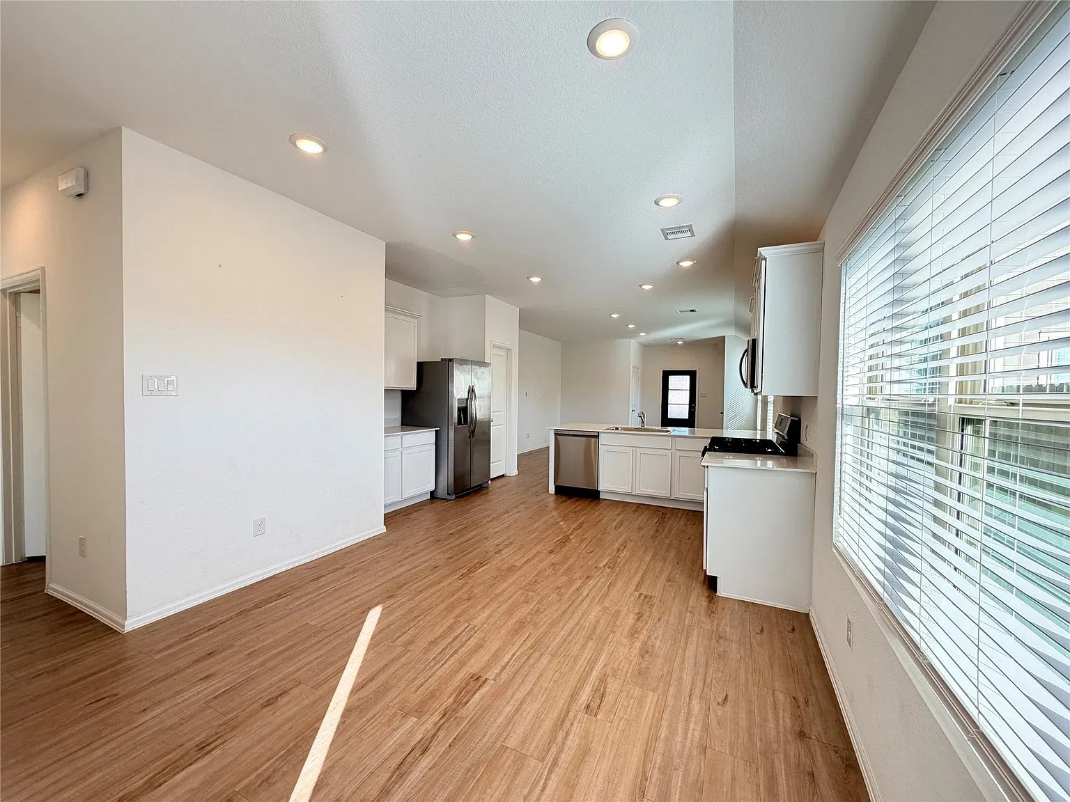 3 bed, 2.0 bath, $2,000 — Photo 4