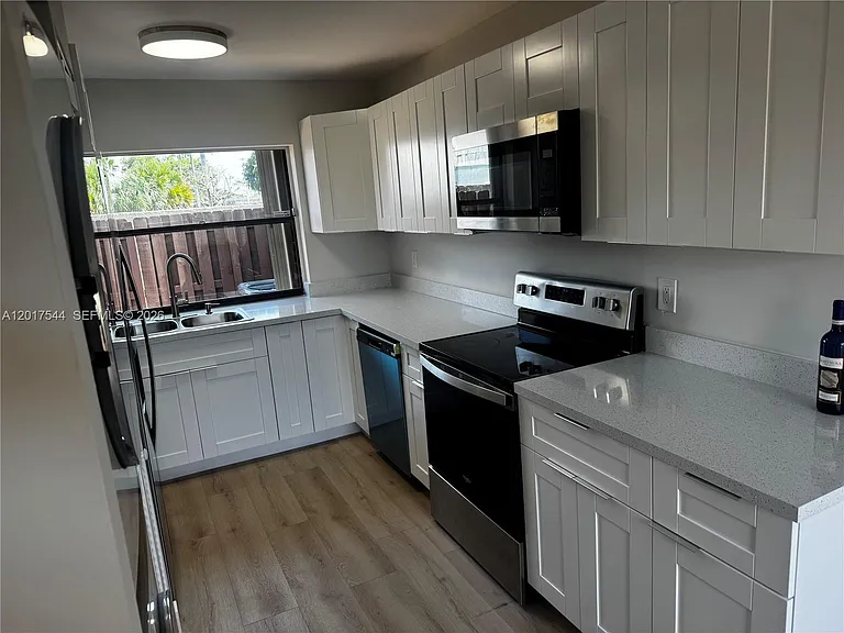 6532 NW 170th Ter — Photo 12