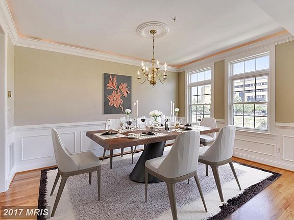 hardwood floors & trey ceiling