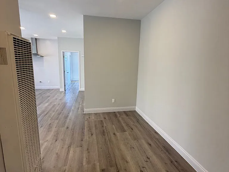 1044 W 42nd Pl — Photo 24