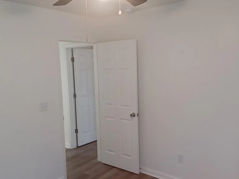 908 W 9th St — Photo 14