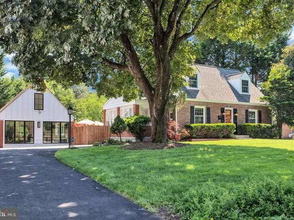 3227 Annandale Rd, Falls Church, VA 22042