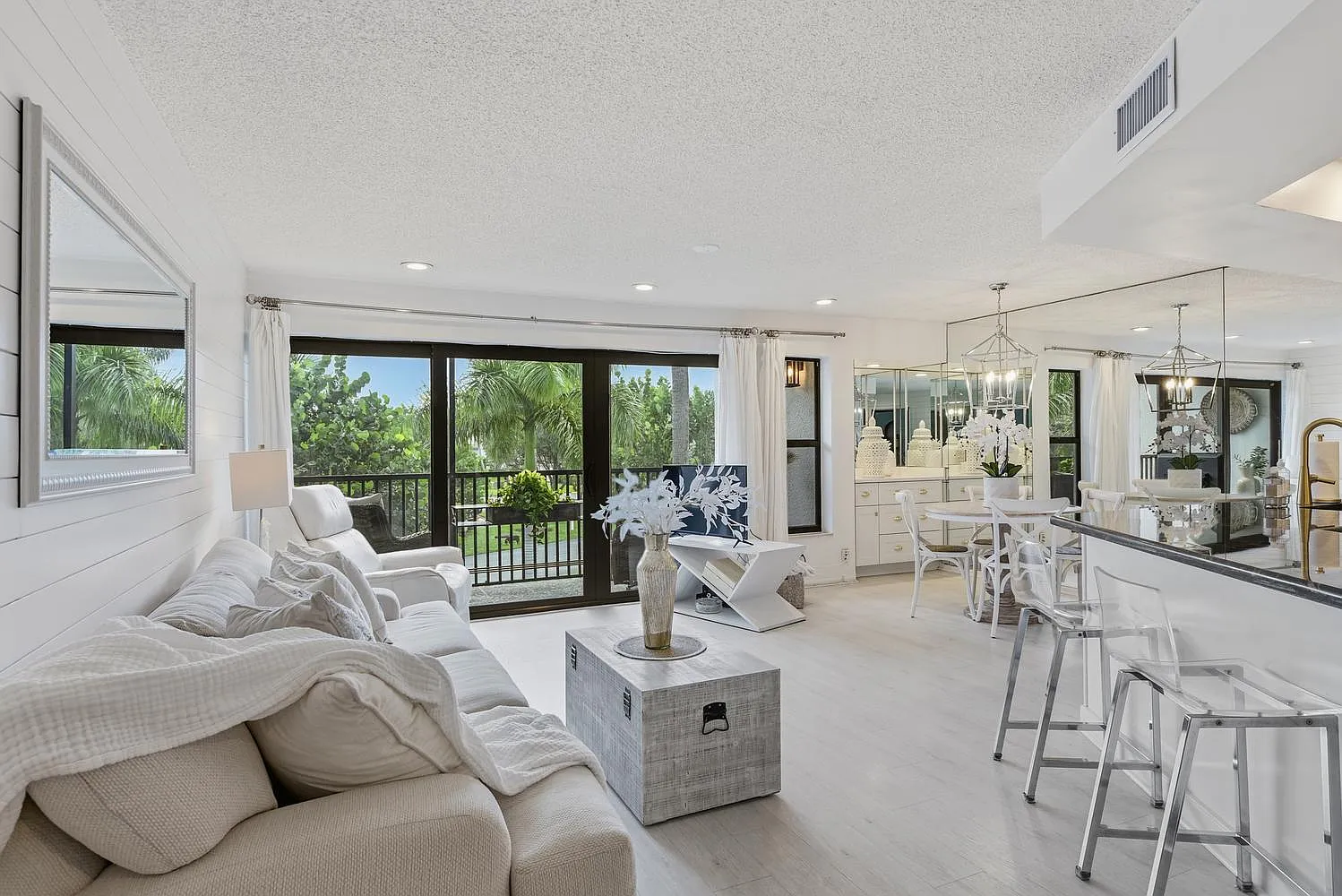 1 bed, 1.5 bath, 704 sqft, $5,000 — Photo 1