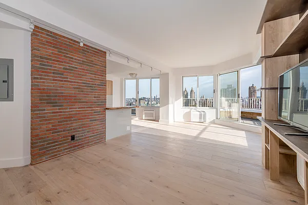 Rented by Douglas Elliman | media 14