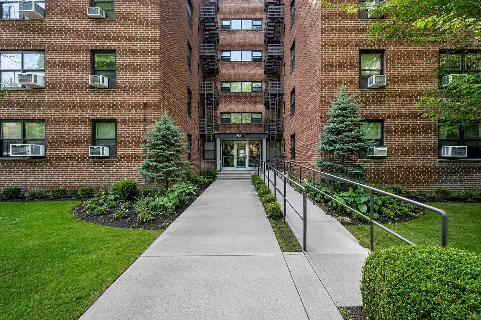 1 bed, $2,400 — Photo 1