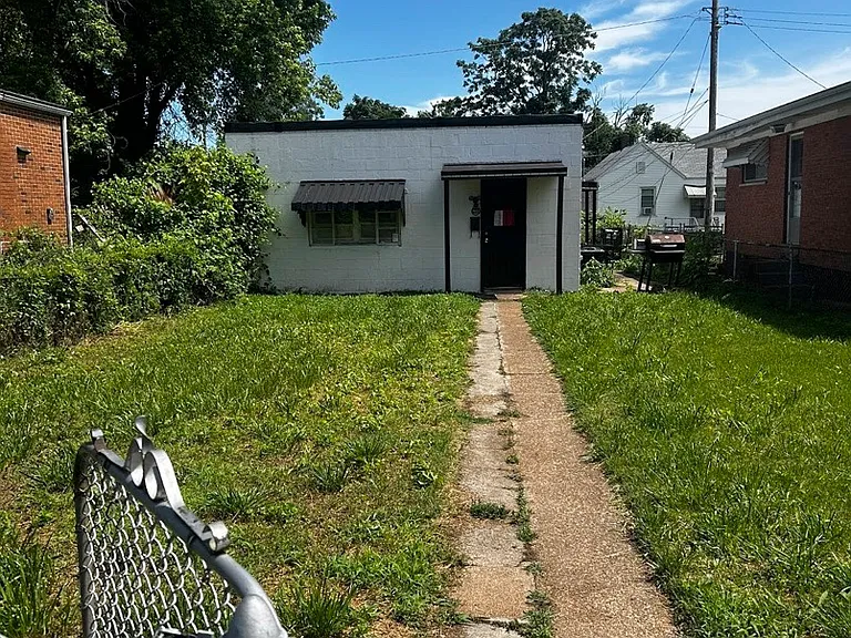 4827 Lexington Ave — Photo 1