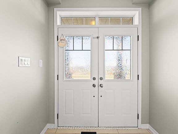 3rd image of 67 Baffin Cres