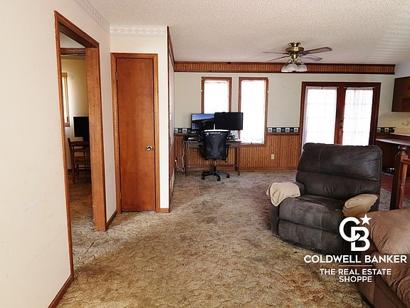 3rd image of 2017 E Crestway Dr