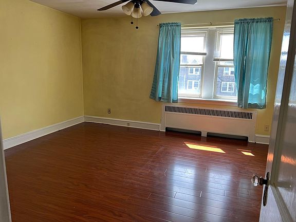 3rd image of 32XX E Knorr St