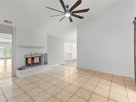 4th image of 1000 Palm Valley Dr E