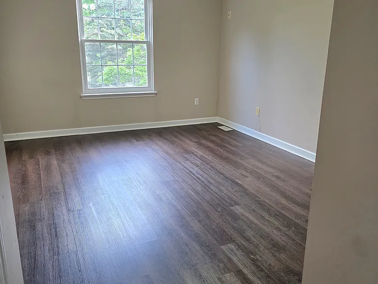 43603 Yorkville Dr — Photo 11