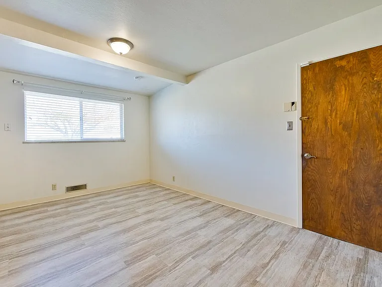 4712 Clarendon Dr — Photo 30