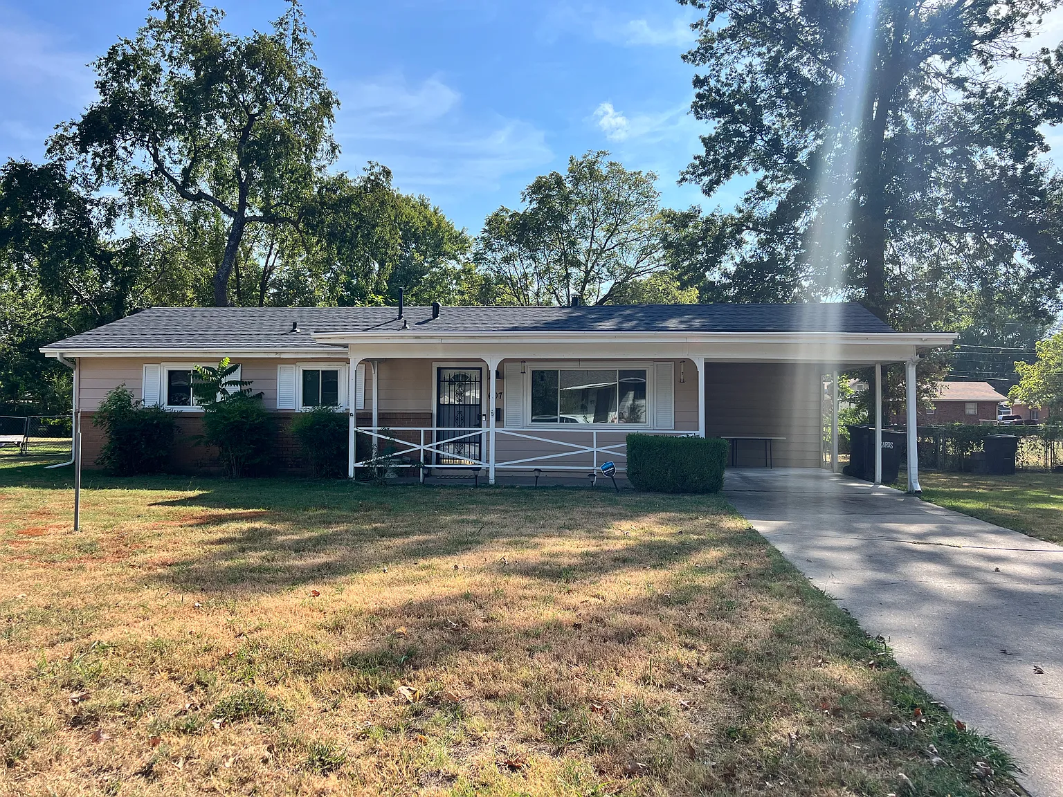 3 bed, 1050 sqft, $1,500 — Photo 1