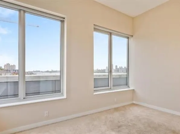 1000 Avenue At Port Imperial image 10 of 32