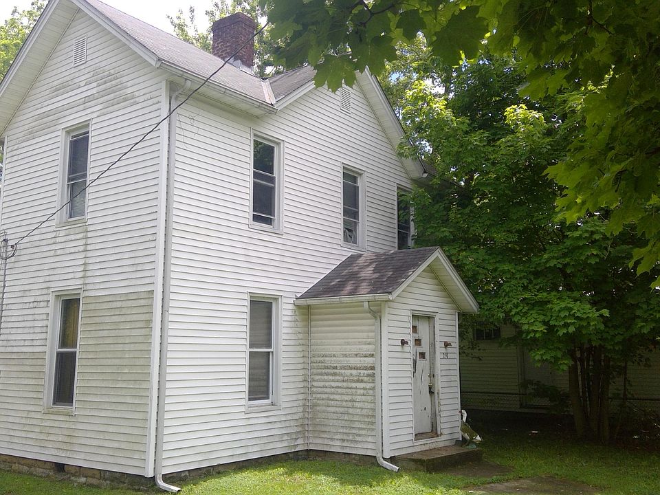 2nd image of 210 Eddy St
