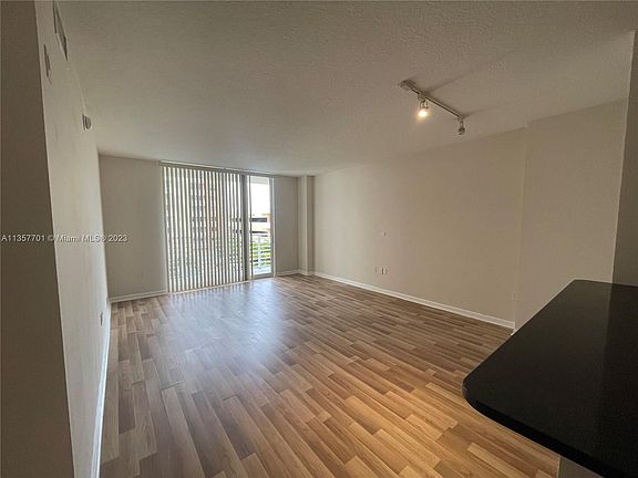 5th image of 2775 NE 187th St APT 421