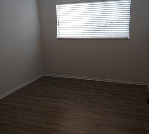 5th image of 504 Avenue F #A