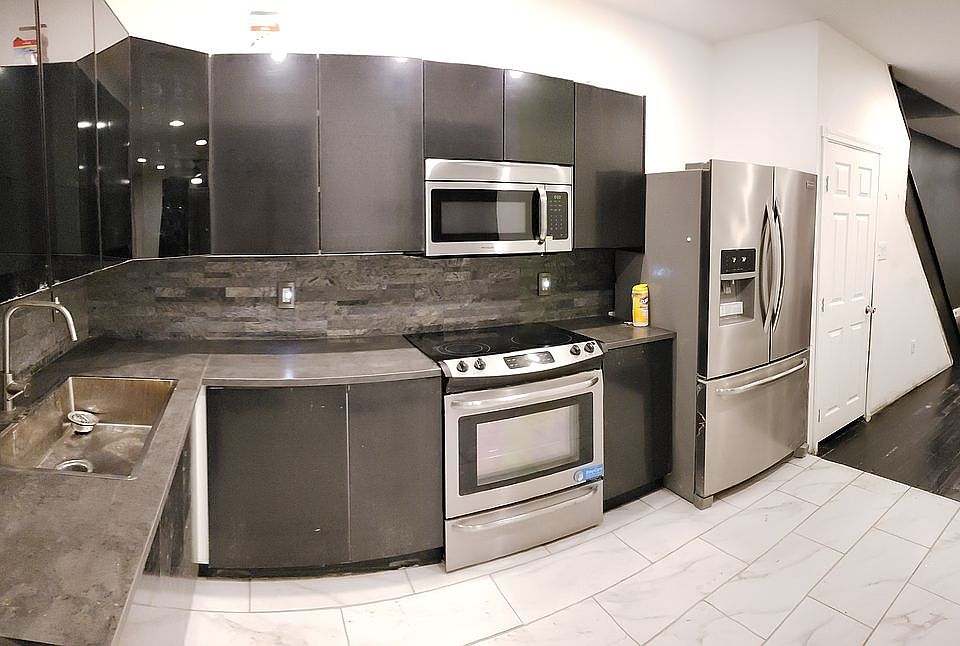 2nd image of 1120 N Sloan St
