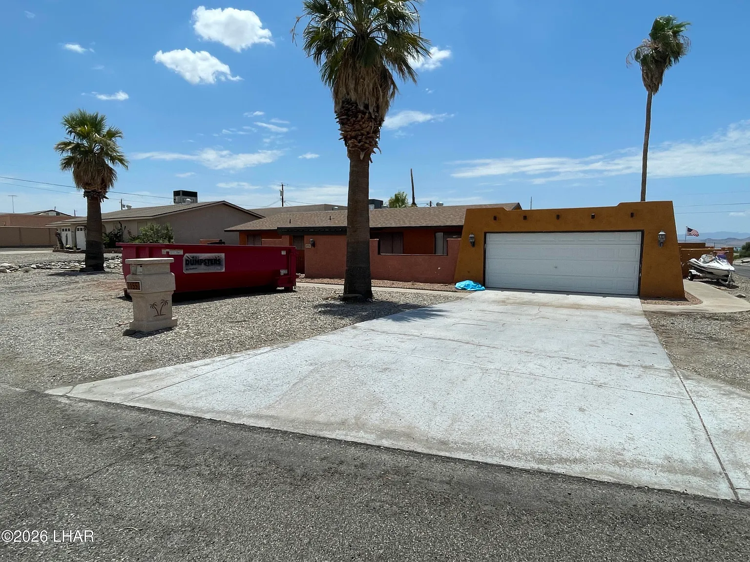 3 bed, 2.0 bath, 2164 sqft, $1,725 — Photo 1