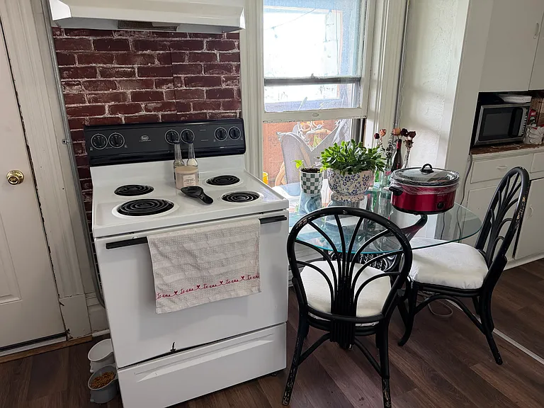 131 Erie St #B — Photo 1
