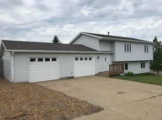326 17th St E, Dickinson, ND 58601