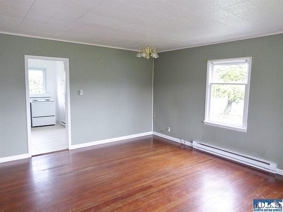 3rd image of 819 W 10th St