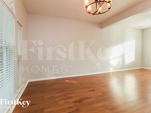 5th image of 2913 Veva Dr