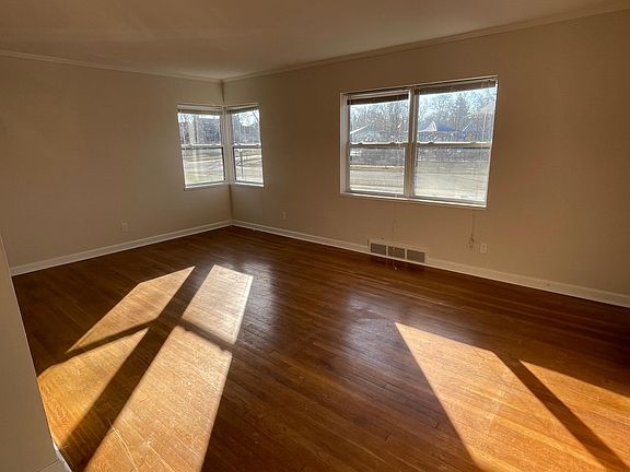 4th image of 353 Orchard Dr #1E