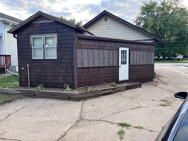 1227 Albany St — Photo 14