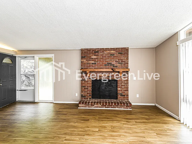 440 Countryside Dr — Photo 3
