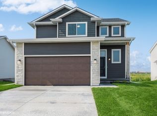 300 NW Rosemont Cir, Waukee, IA 50263