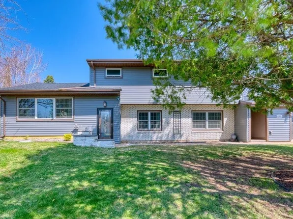 1727 E 39th St, Hibbing, MN 55746