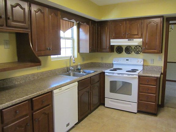 3rd image of 1852 Hidden Hills Dr