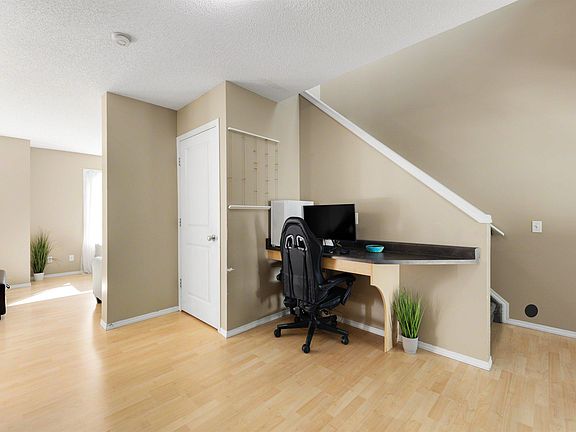 5th image of 450 Hyndman Cres NW #3