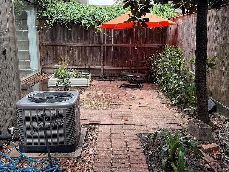 1975 Lexington St #2 — Photo 8
