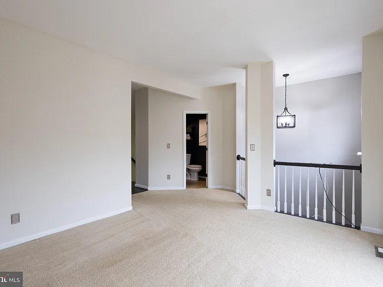 15514 Port Washington Ct — Photo 4