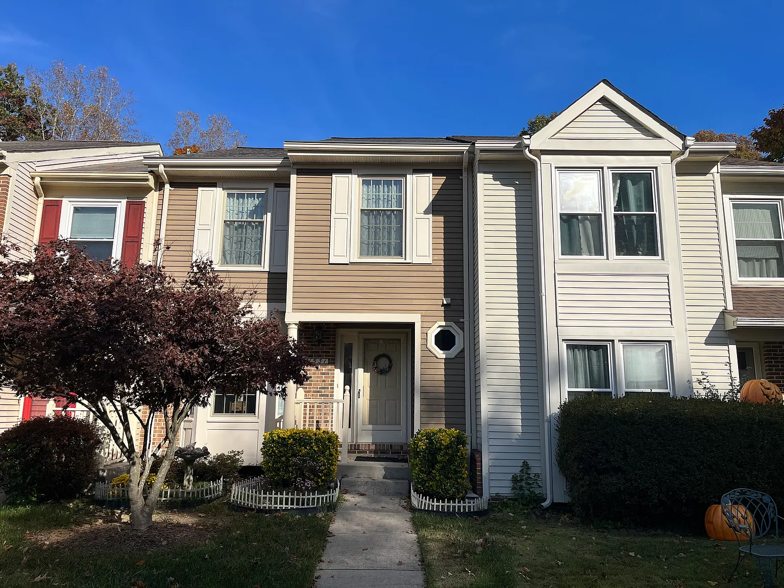 3 bed, 2045 sqft, $3,000 — Photo 1