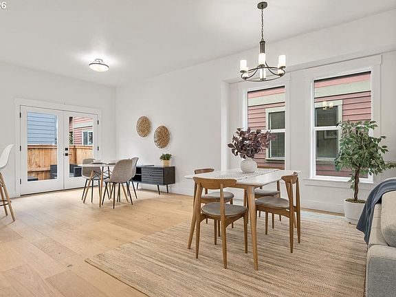 5th image of 4234 SE Yamhill St