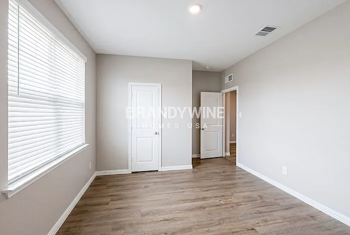 341 Wentworth Dr — Photo 20