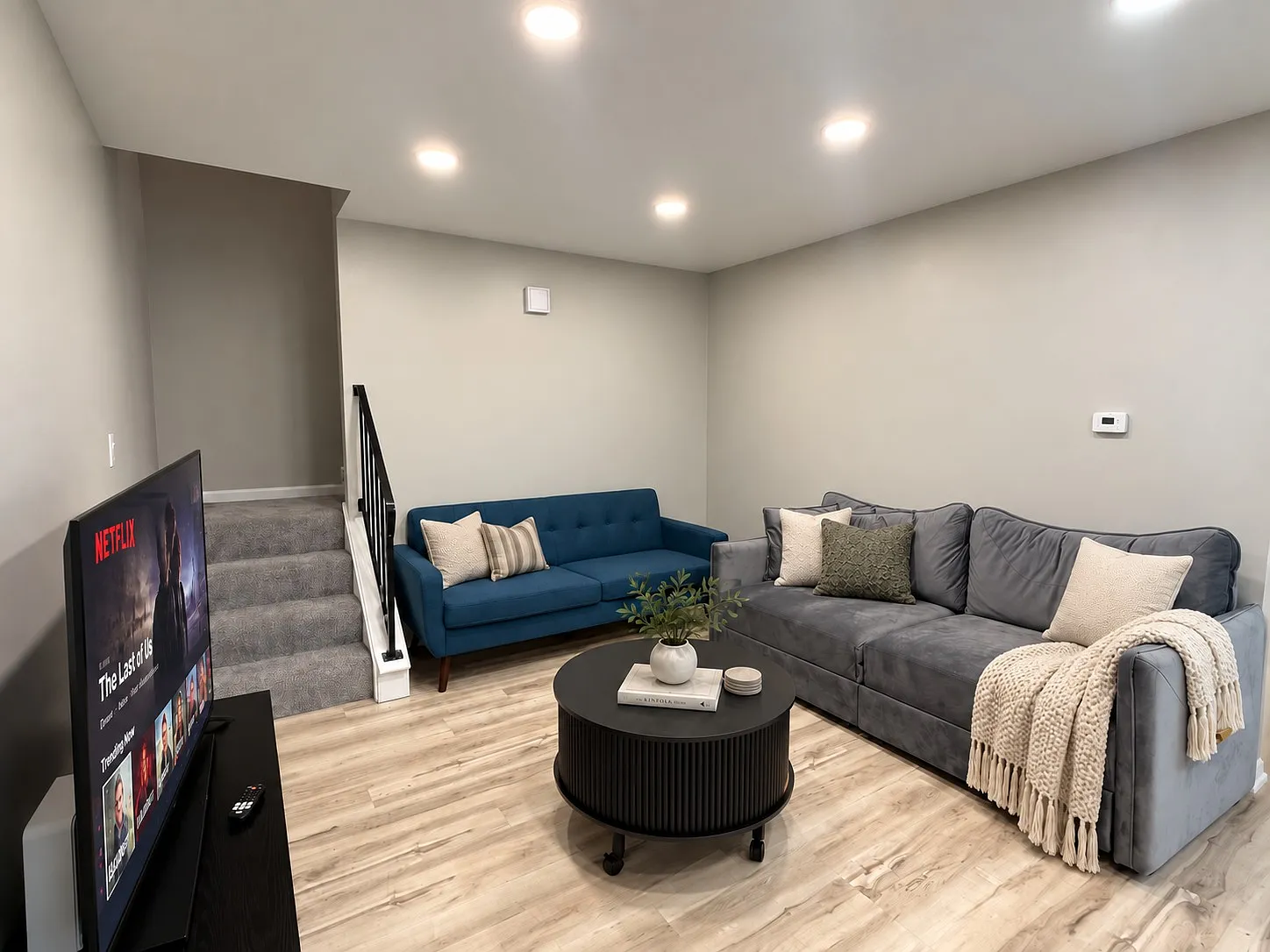 2 bed, 1.5 bath, 924 sqft, $2,500 — Photo 2