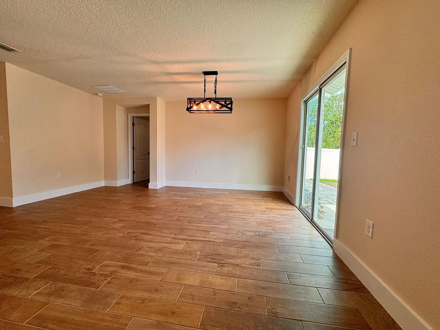 4 bed, 1862 sqft, $2,150 — Photo 4