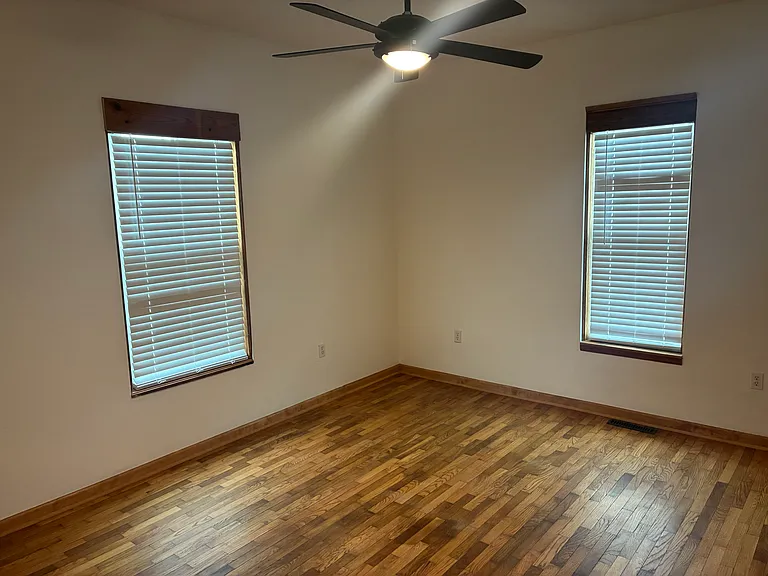 120 E Brown St — Photo 10