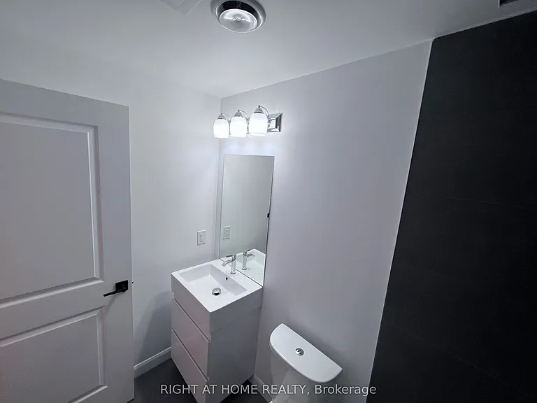 7 Erie Ave #711 — Photo 21