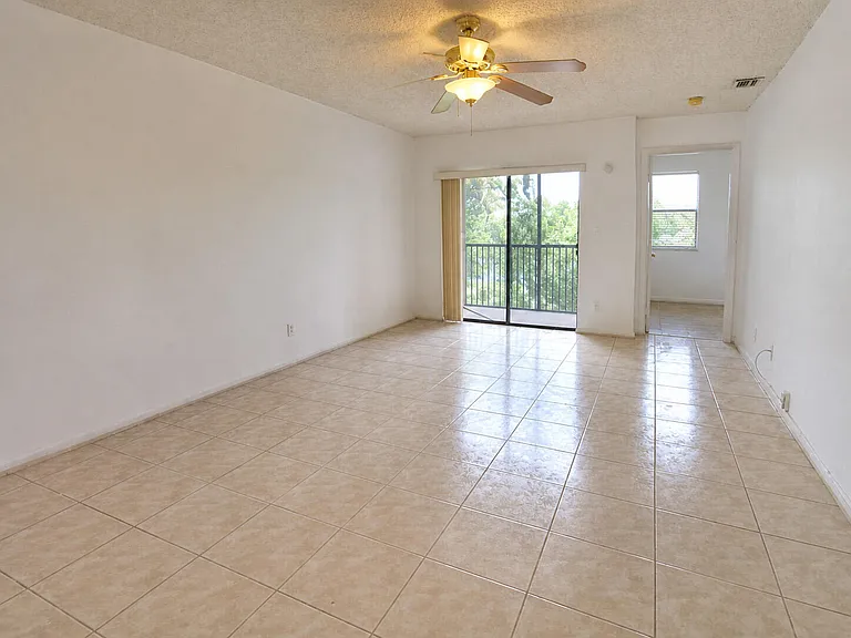 7260 Woodmont Ave #203 — Photo 11