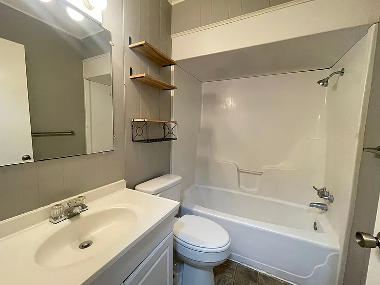4511 W 3rd St — Photo 4