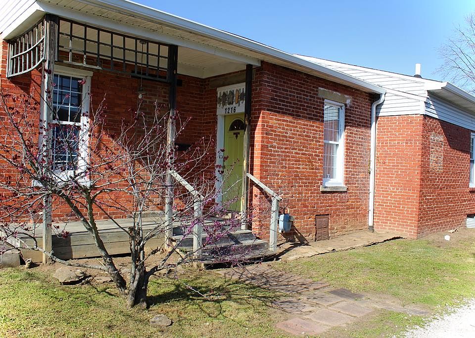 1st image of 1216 Allard St
