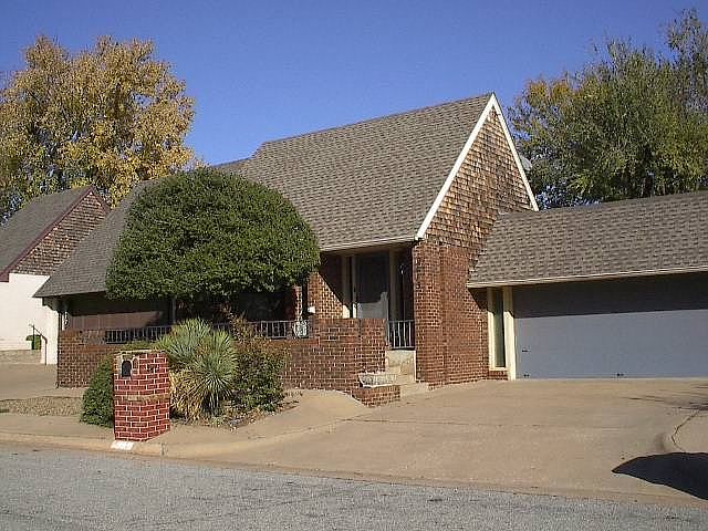 1st image of 2413 Sherwood Dr