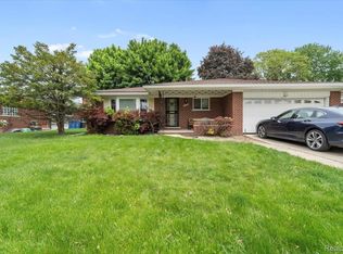 11233 Capri Dr, Warren, MI 48093