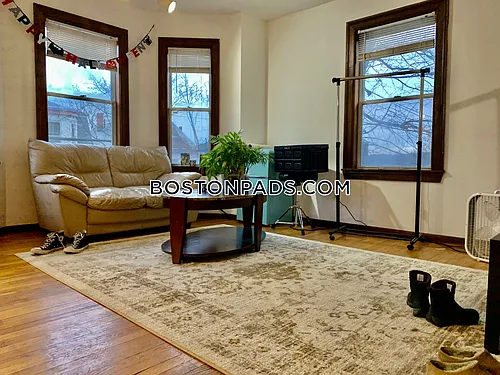 87 Sheridan St Photo 1