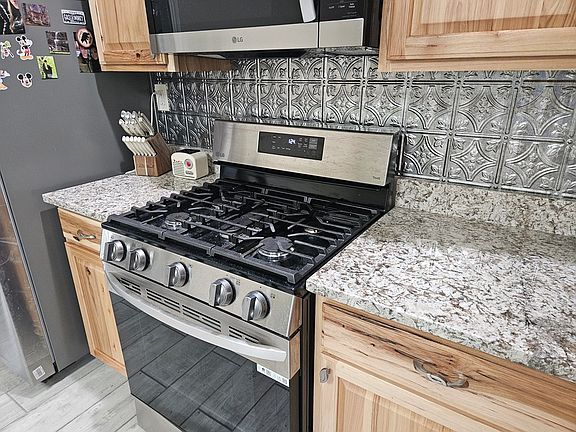 4th image of 911 Crouch Rd